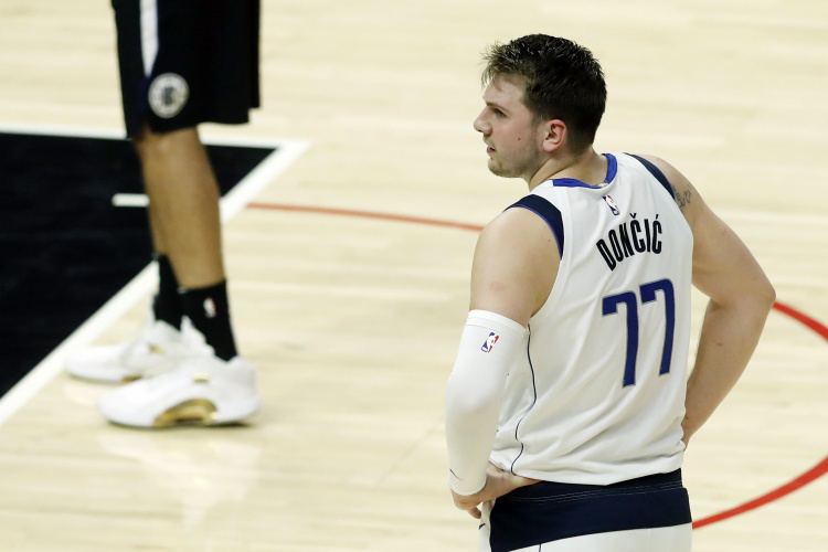 被软禁的红南北逐风-球速体育